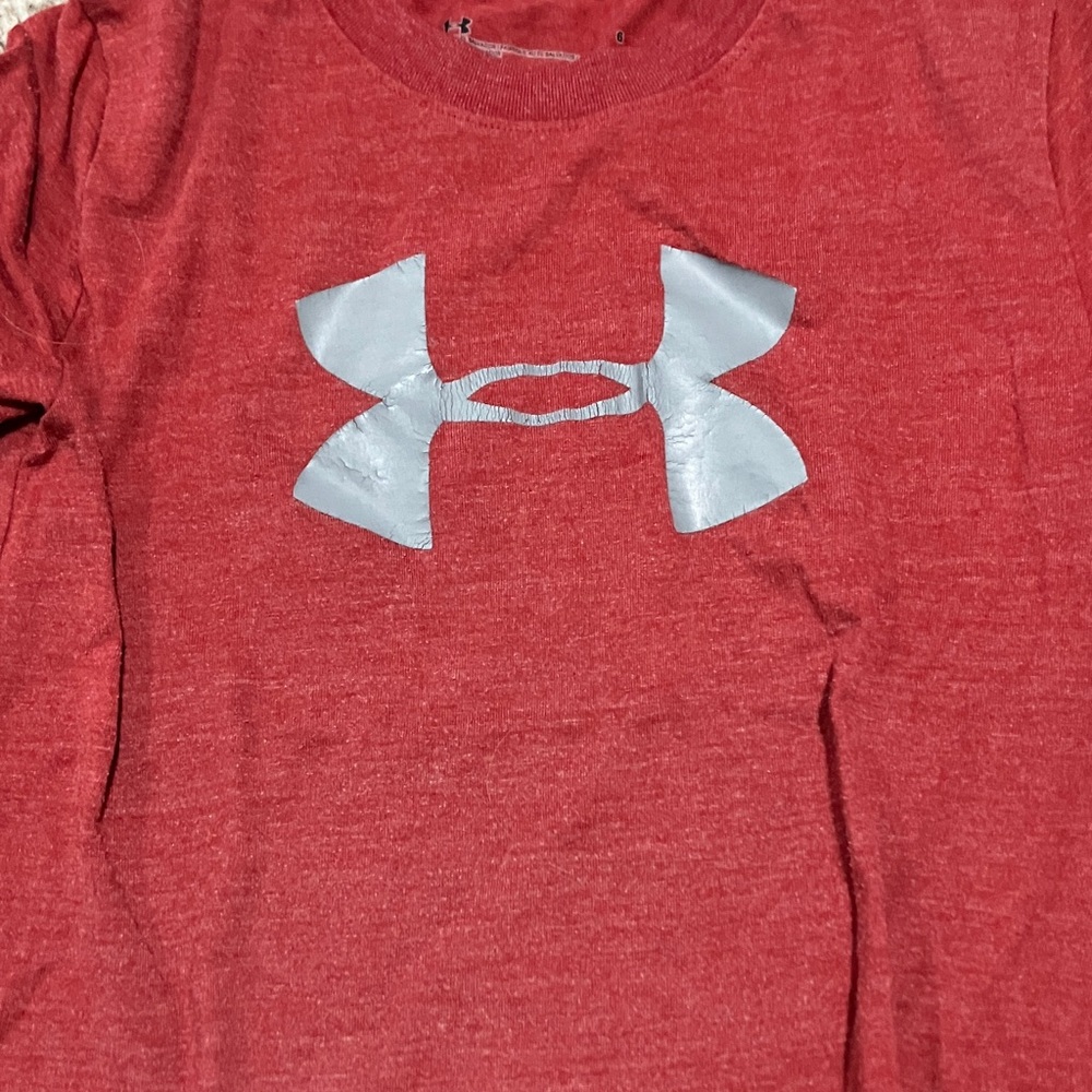 Under Armour T-Shirt Collection in Blue, Green, Red, and Gray - Picture 4 of 5